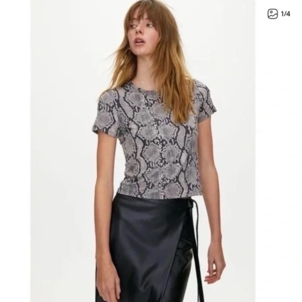BABATON SNAKE PRINT EVERYDAY TEE | ARITZIA | SIZE M | STRETCH | NEUTRAL